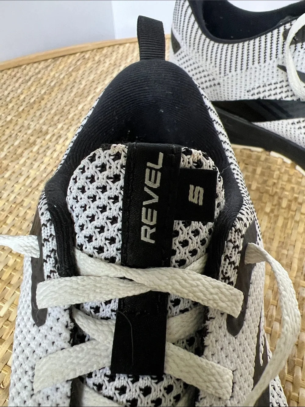 Brooks Revel 5 running shoes white mesh black Women’s 10.5 B